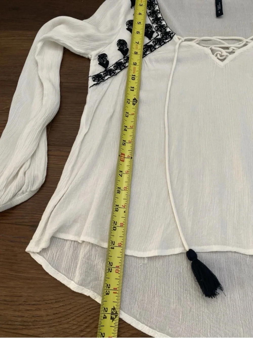Tiffosi Women's Ivory Peasant Boho Blouse Top with Black Embroidery Women’s Sz S - Picture 12 of 16